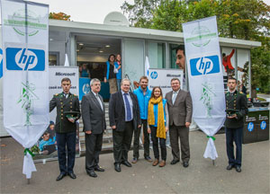 Представители HP и А.И. Рудской на фоне грузовика HP Представители HP и А.И. Рудской на фоне грузовика HP