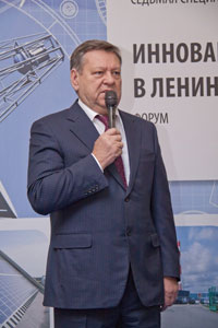 Губернатор Ленобласти В.Сердюков  на открытии выставки