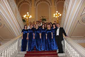 хоровой коллектив на главной лестнице Народного дома г. Праги