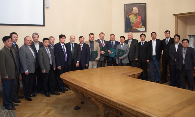 Общее фото после подписания соглашения Общее фото после подписания соглашения