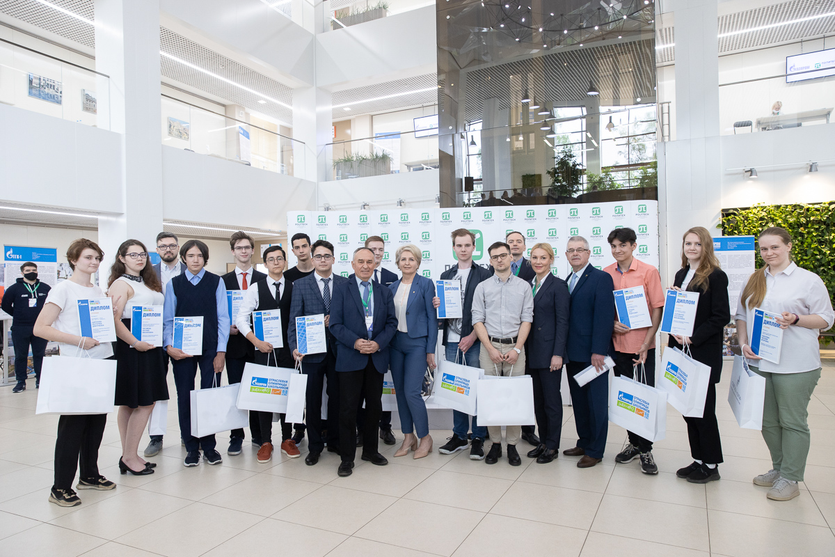 Победителям Отраслевой олимпиады школьников «Газпром» и студенческой олимпиады «Газпром» вручили дипломы и подарки