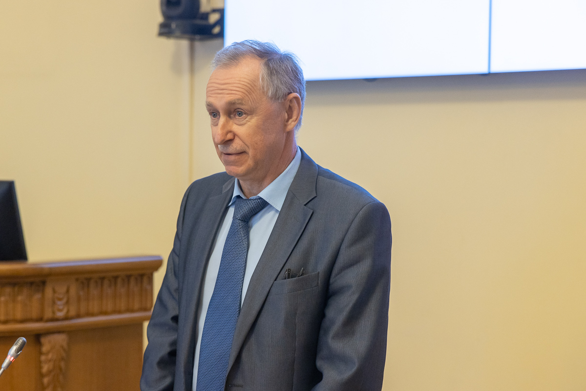 Александр Иванов рад конструктивному сотрудничеству со студентами Александр Иванов рад конструктивному сотрудничеству со студентами
