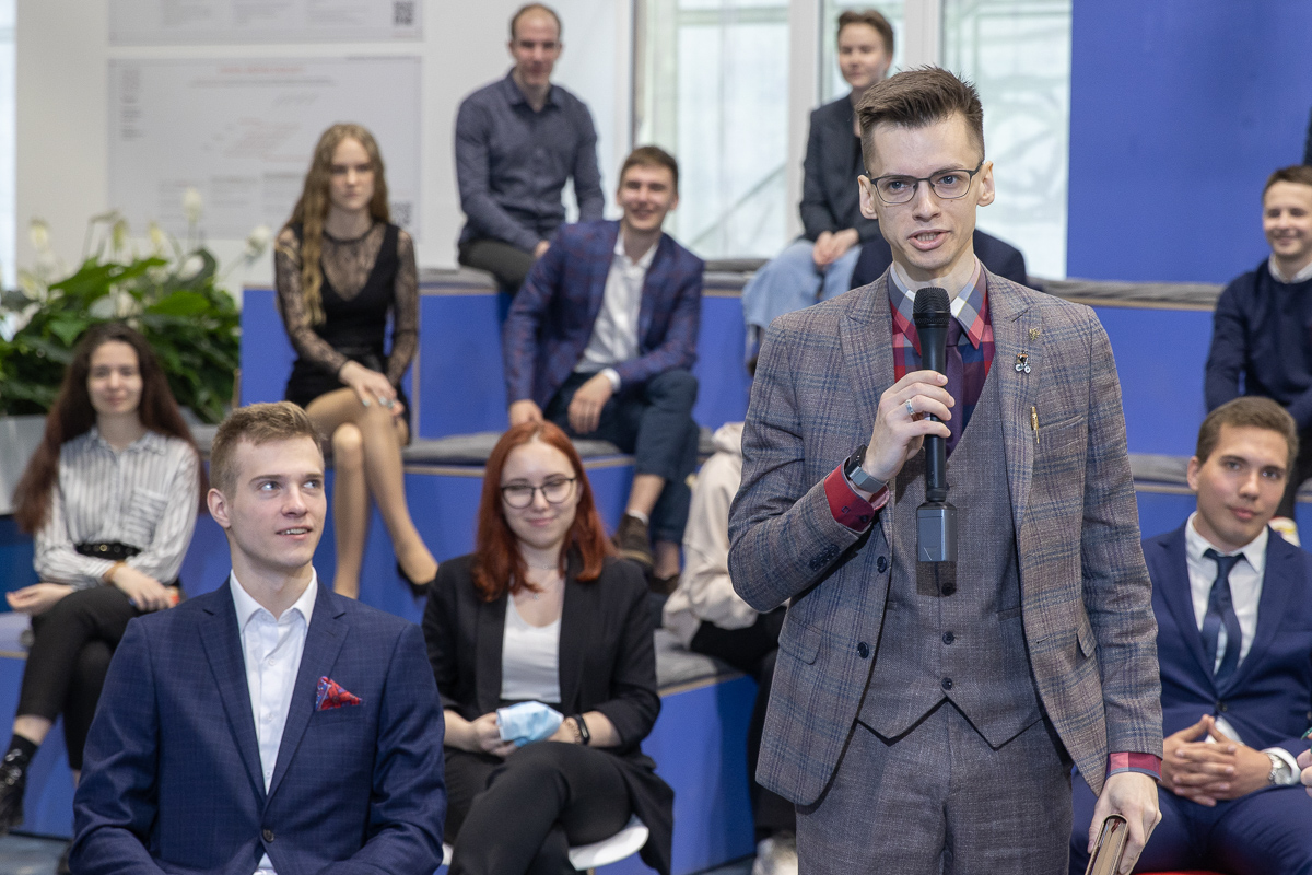 Задать вопрос пресс-секретарю Президента России смог старший преподаватель Инженерно-строительного института Андрей ШАВВА Задать вопрос пресс-секретарю Президента России смог старший преподаватель Инженерно-строительного института Андрей ШАВВА