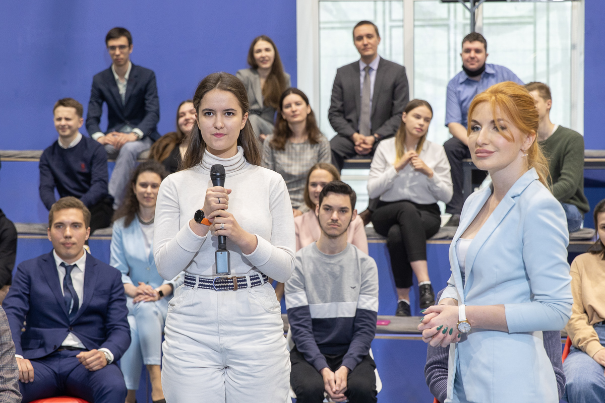 Задать вопрос пресс-секретарю Президента России смог старший преподаватель Инженерно-строительного института Андрей ШАВВА