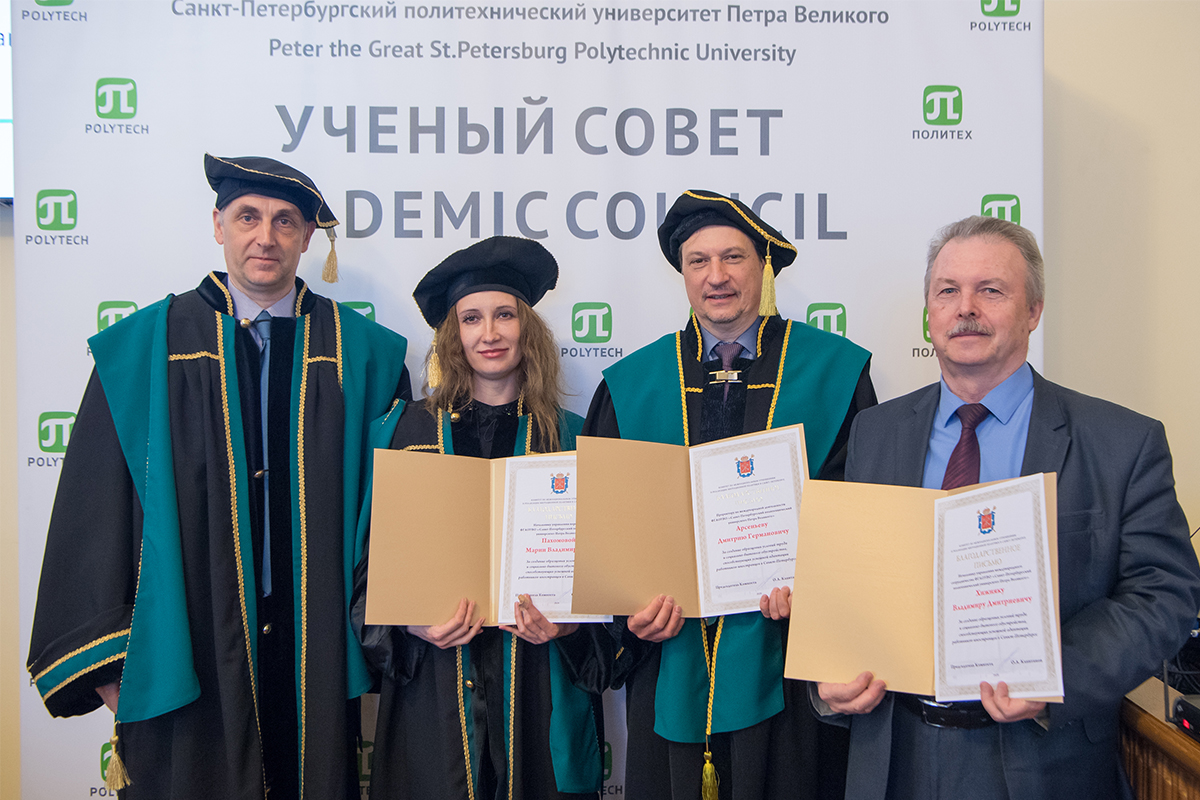 Благодарственные письма Комитета по межнациональным отношениям и реализации миграционной политики в Санкт-Петербурге вручили Дмитрию АРСЕНЬЕВУ, Владимиру ХИЖНЯКУ и Марии ПАХОМОВОЙ