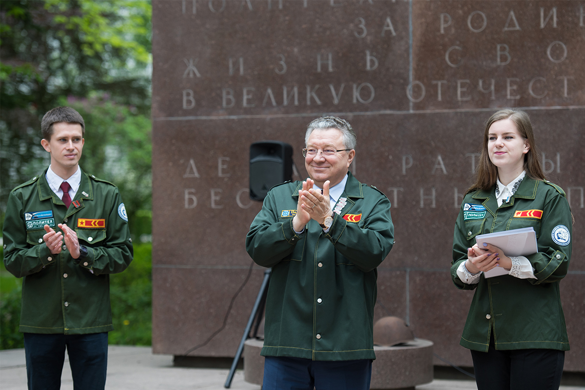 С приветственным словом к стройотрядовцам обратился ректор СПбПУ Андрей Рудской