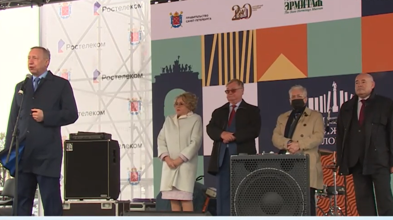 В церемонии открытия приняли участие губернатор Александр БЕГЛОВ, председатель Совета Федерации Валентина МАТВИЕНКО, президент Российского Книжного Союза Сергей СТЕПАШИН, спецпредставитель Президента РФ по международному культурному сотрудничеству Михаил ШВЫДКОЙ и генеральный директор Государственного Эрмитажа Михаил ПИОТРОВСКИЙ