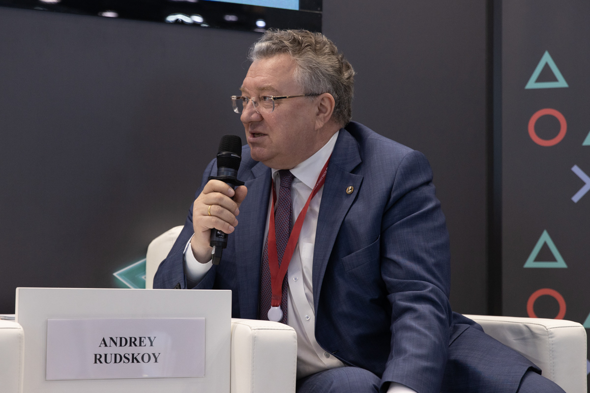 Ректор СПбПУ подробно рассказал о взаимодействии Политеха с властью и промышленностью региона Ректор СПбПУ подробно рассказал о взаимодействии Политеха с властью и промышленностью региона