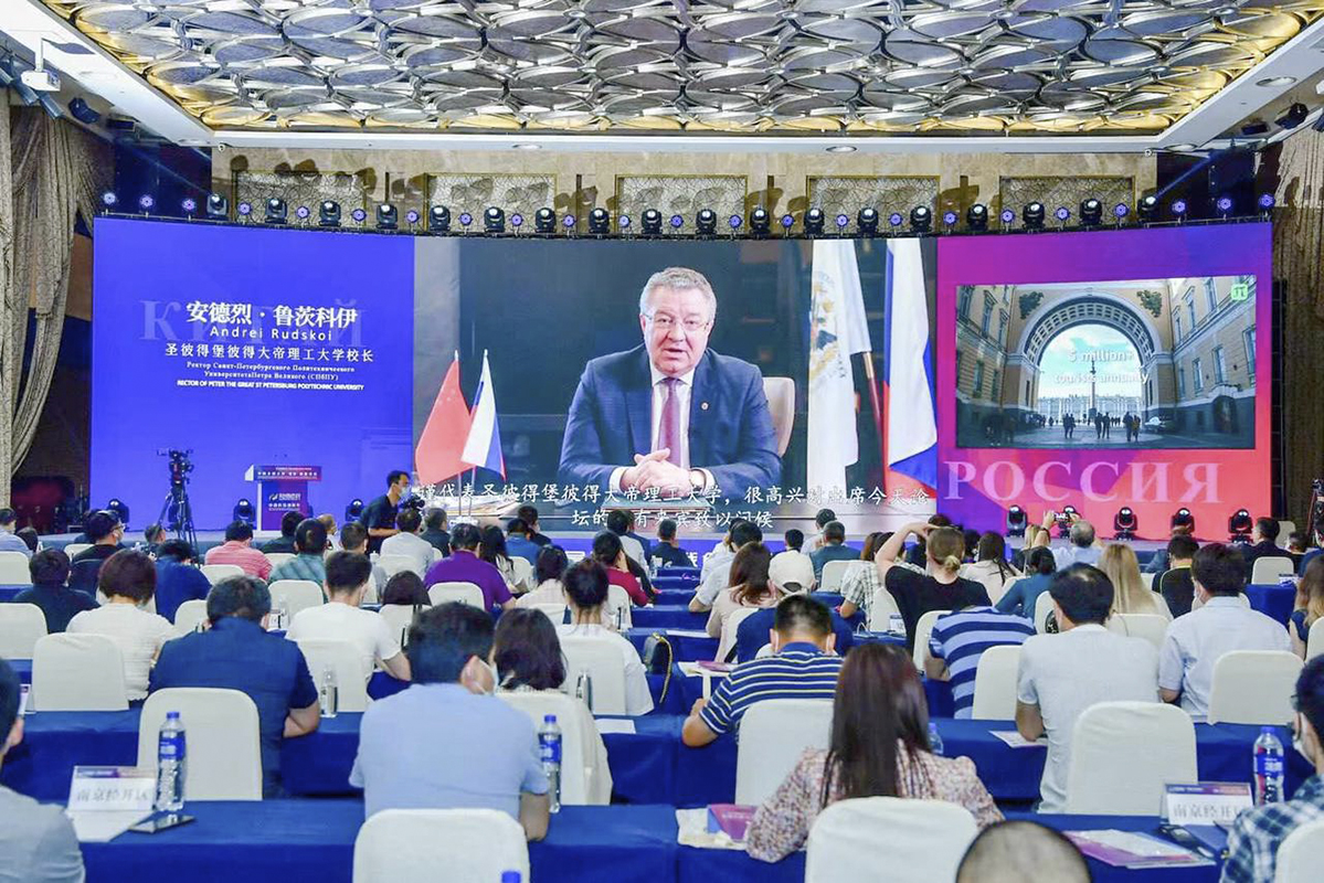СПбПУ принял участие в Российско-Китайском форуме университетов и научно-исследовательских институтов в Нанкине