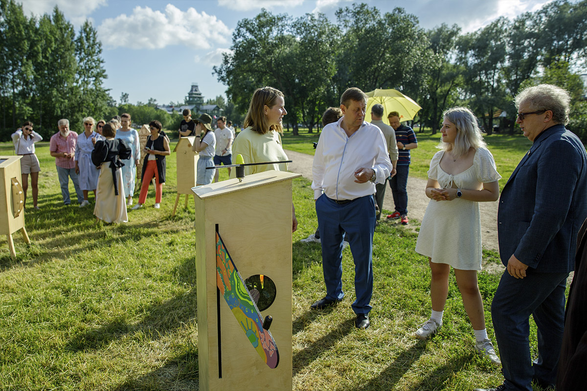 В саду Бенуа открылась выставка «Сад культуры. Новое краеведение» В саду Бенуа открылась выставка «Сад культуры. Новое краеведение»