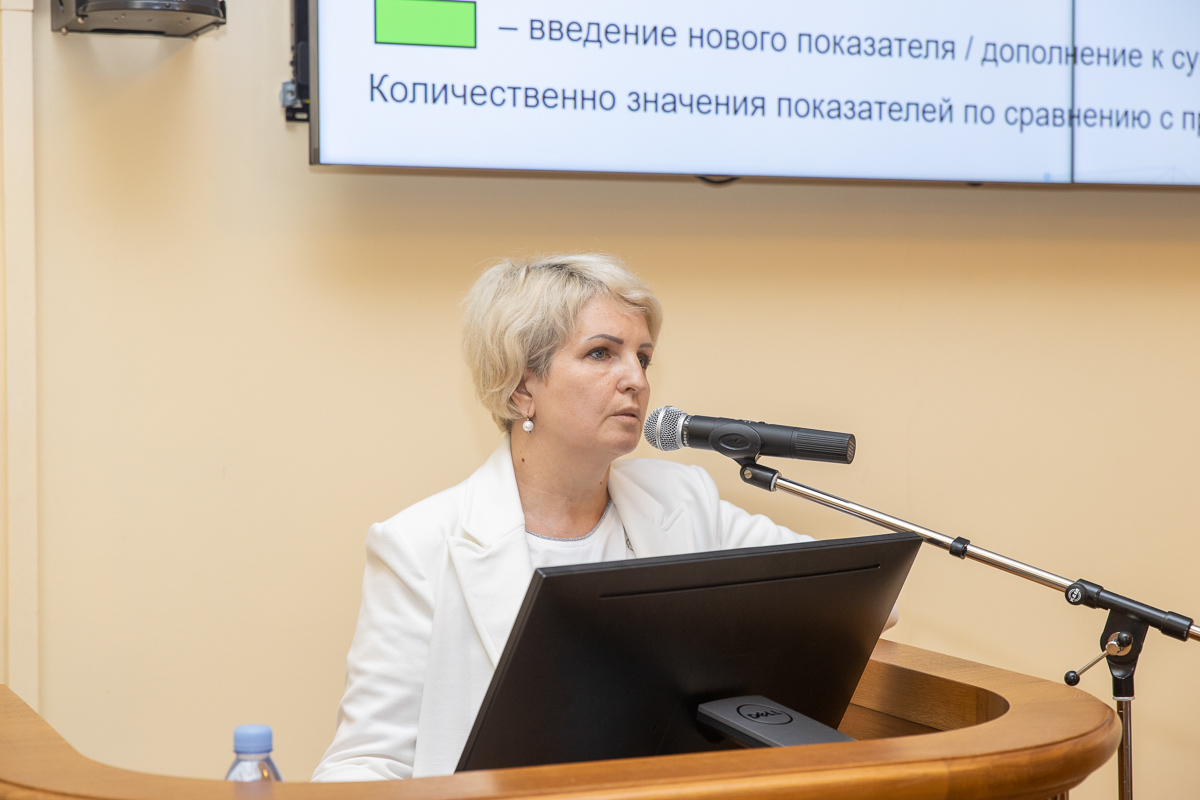 Проректор по образовательной деятельности СПбПУ Елена РАЗИНКИНА выступила с докладом