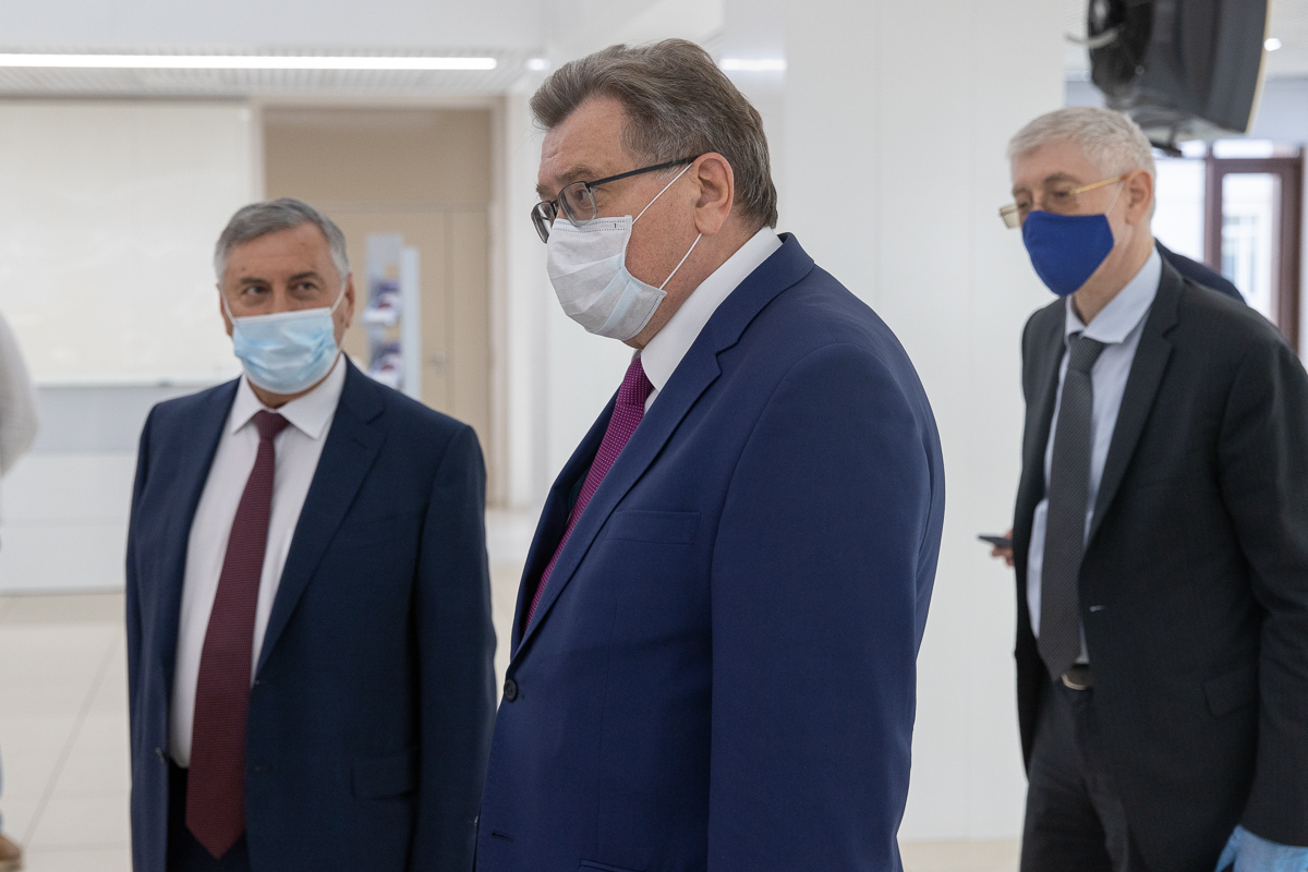 Заместитель генерального директора Госкорпорации «Росатом» по науке и стратегии Юрий Оленин