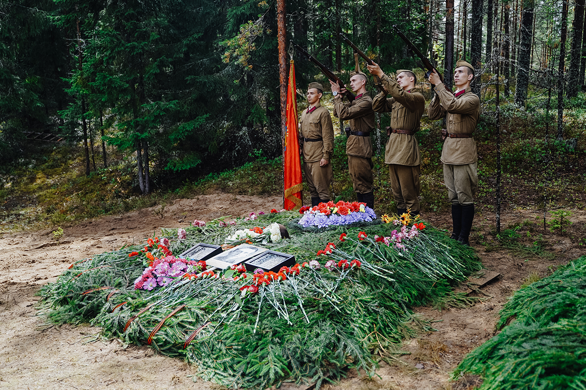 31 июля на мемориале «Алеша» в деревне Сяндеба земле были преданы останки 140 бойцов