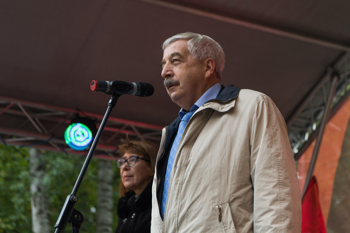 Владимир Глухов приветствует гостей Владимир Глухов приветствует гостей