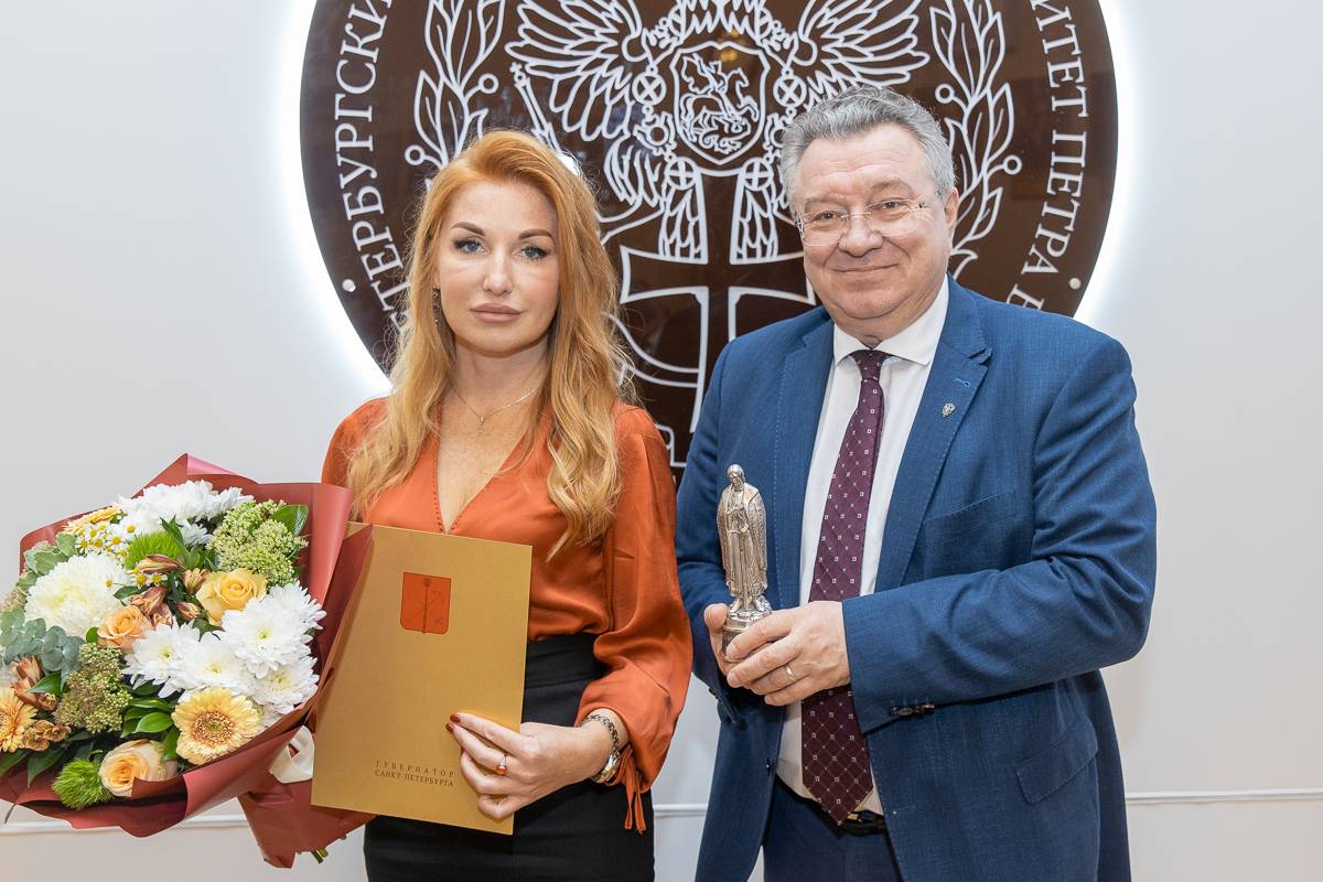Премия Правительства Санкт-Петербурга присуждена начальнику Управления по связям с общественностью Марианне ДЬЯКОВОЙ 