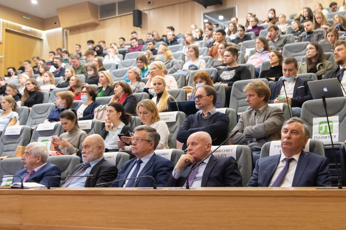 На выступление пришли не только учащиеся Политеха, но и преподаватели и представители административного аппарата вуза 