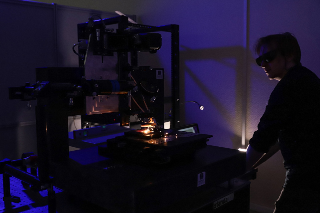 В лаборатории «Лазерные и плазменные технологии» разрабатываются новые поколения лазеров с короткими импульсами ультрафиолетового и зеленого диапазонов 