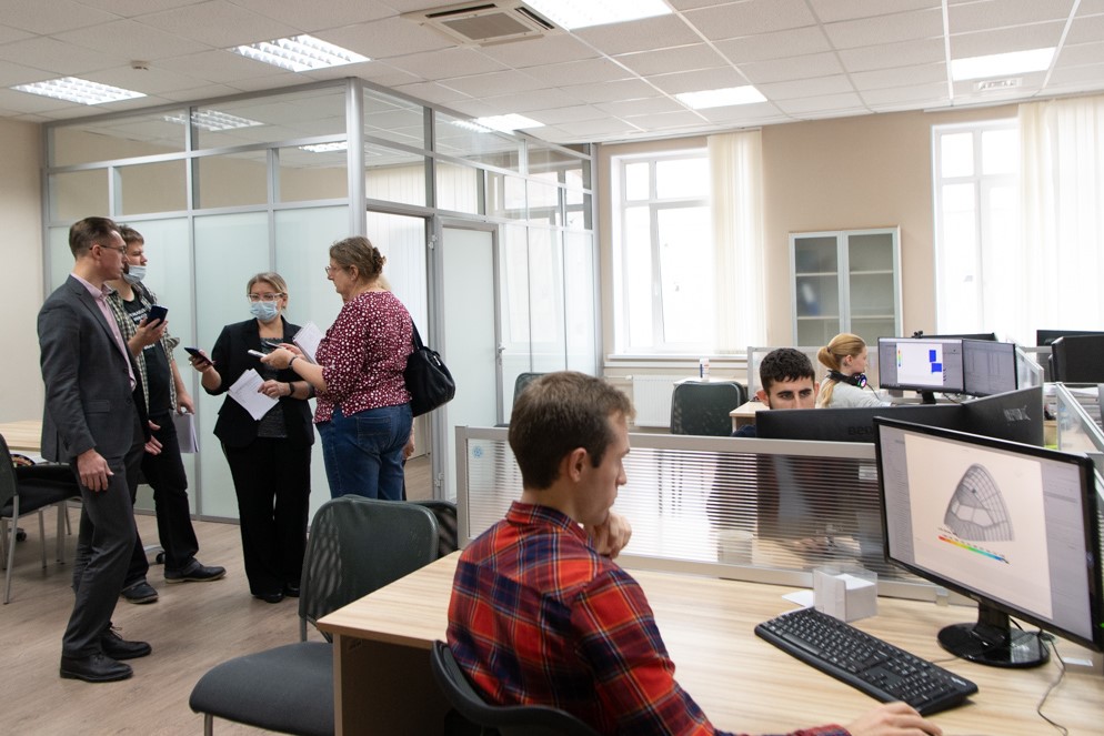 В Инжиниринговом центре СПбПУ Александр ТАММ рассказал о проектах по созданию цифровых двойников промышленных изделий