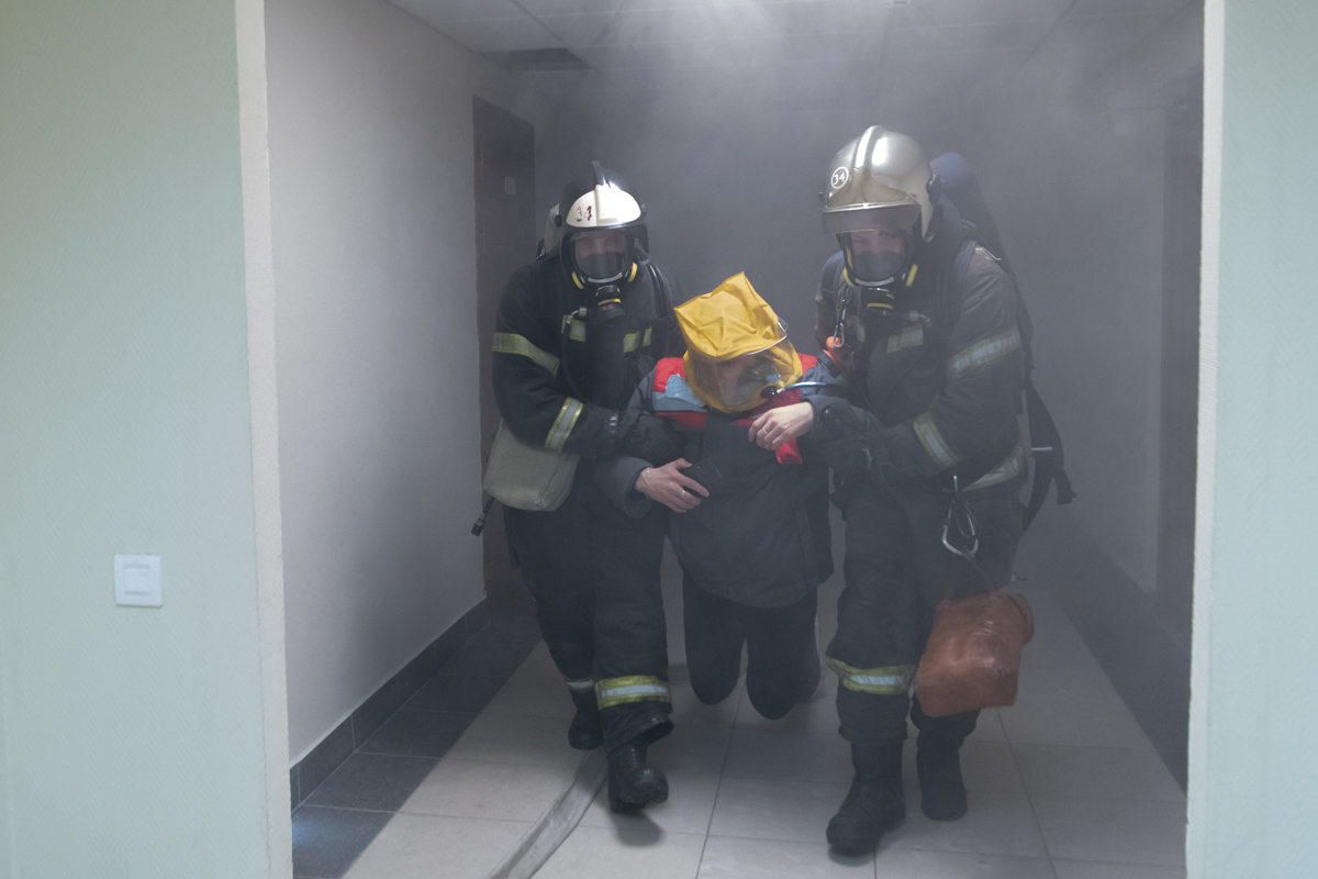 Согласно легенде, 14 студентов оказались заблокированы в кабинетах Согласно легенде, 14 студентов оказались заблокированы в кабинетах