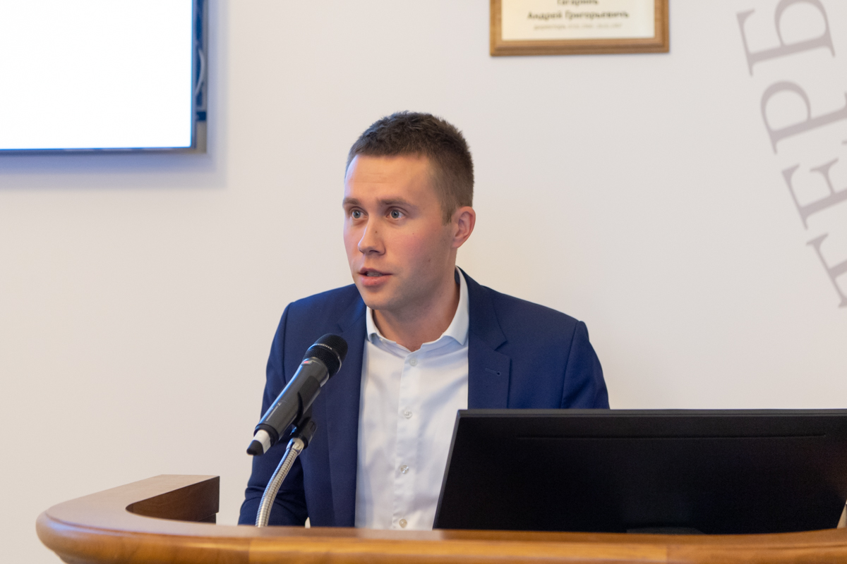 Проректор по информационной и социальной политике Максим Пашоликов 