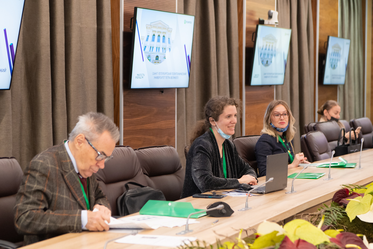 В ходе секционных заседаний участники конференции обсудили образовательные, экономические, философские, социологические, психологические и другие аспекты креативности 