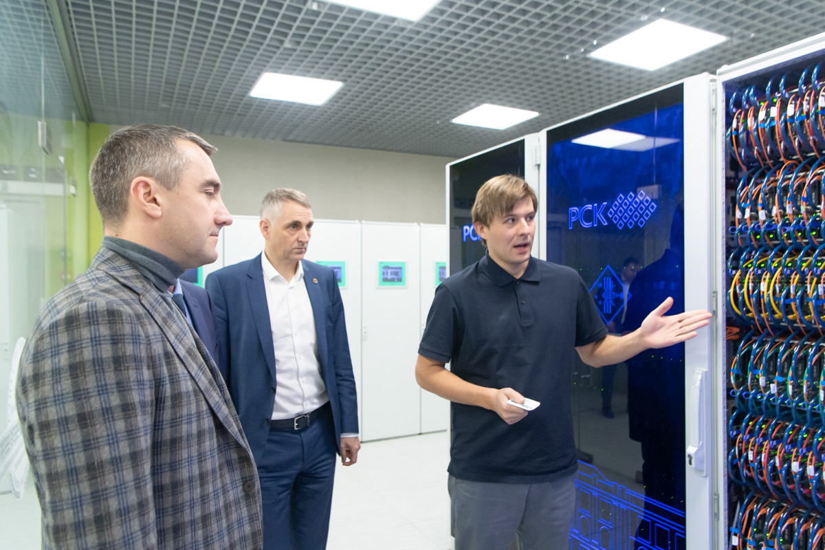 Представители ПАО «Ростелеком» посетили Суперкомпьютерный центр СПбПУ Представители ПАО «Ростелеком» посетили Суперкомпьютерный центр СПбПУ