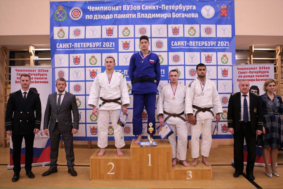 Василий Дяченко занял 2 место в категории до 100 кг 