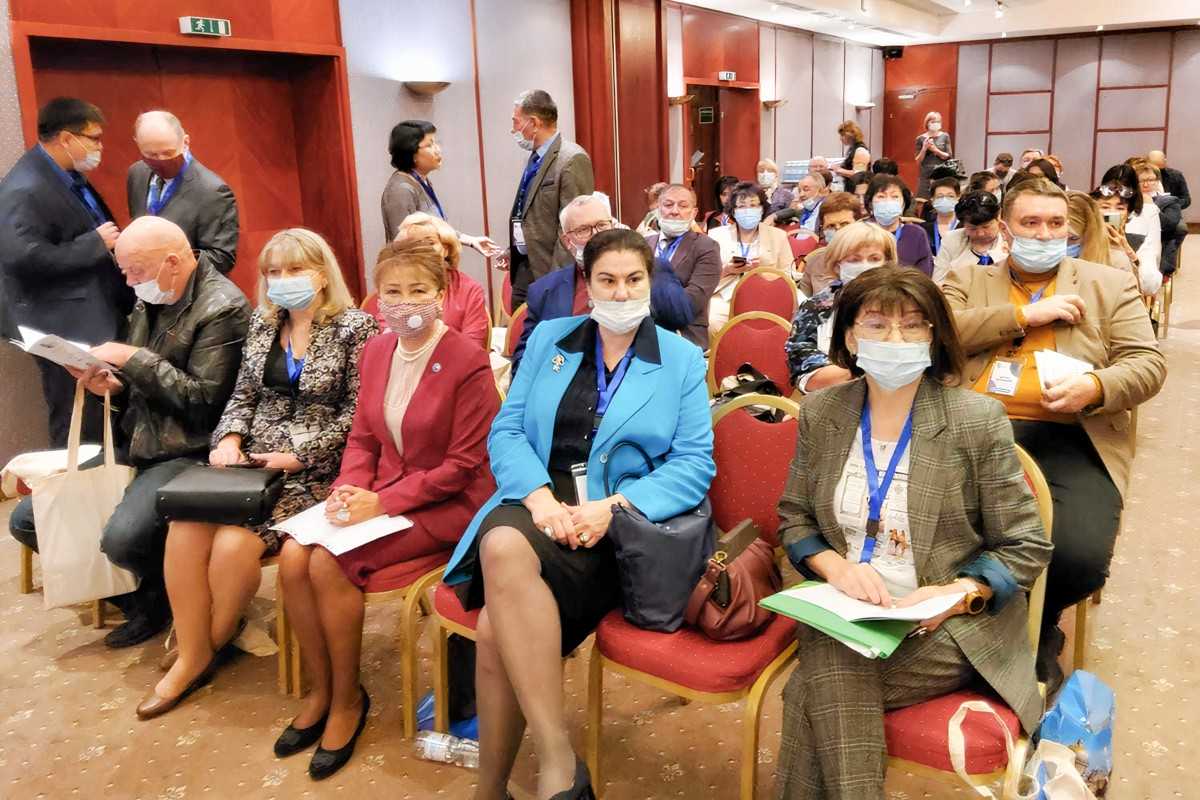 Ученые-лингвисты, преподаватели и эксперты из России, Казахстана, Азербайджана, Армении, Беларуси, Грузии, Кыргызстана, Молдовы, Таджикистана, Узбекистана и Украины обсудили тему гармонизации языковой политики в многоязычных государствах Ученые-лингвисты, преподаватели и эксперты из России, Казахстана, Азербайджана, Армении, Беларуси, Грузии, Кыргызстана, Молдовы, Таджикистана, Узбекистана и Украины обсудили тему гармонизации языковой политики в многоязычных государствах
