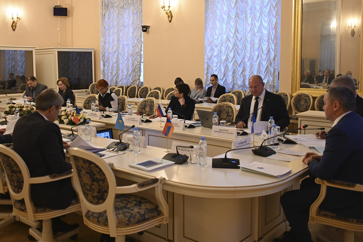 Члены Совета выслушали предложение Дмитрия МОХОРОВА об обеспечении взаимодействия с секретариатом МПА СНГ и коммуникации Экспертного совета по науке и образованию в условиях дистанционной работы 