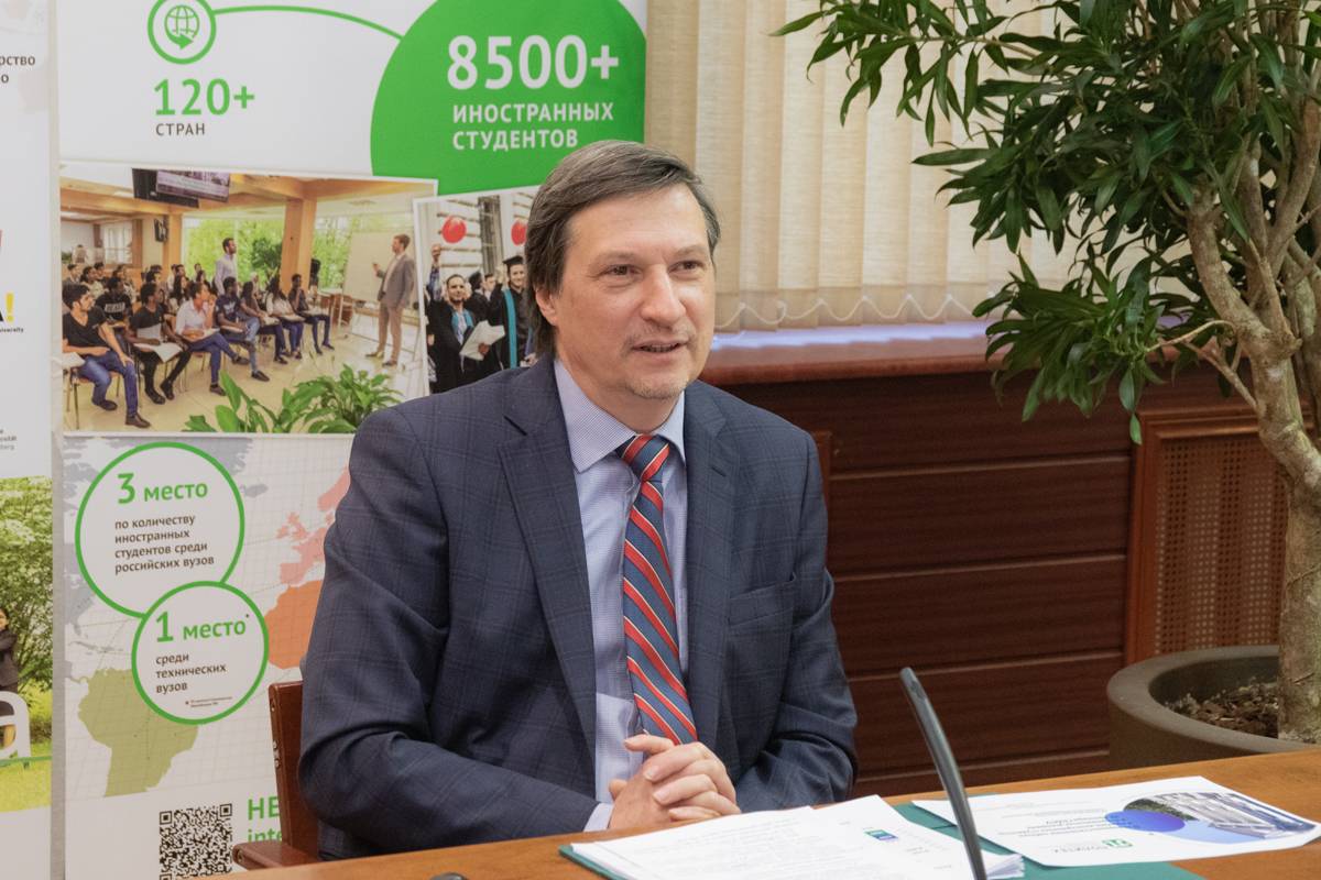 Проректор по международной деятельности СПбПУ Дмитрий Арсеньев представил Политех на Форуме сотрудников международных подразделений Проректор по международной деятельности СПбПУ Дмитрий Арсеньев представил Политех на Форуме сотрудников международных подразделений