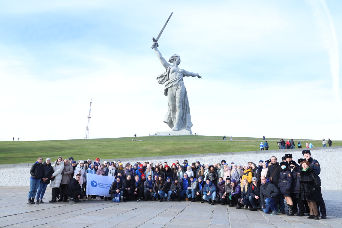 Участники слета на Мамаевом Кургане 