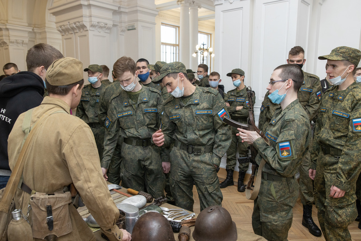 В Политехе чтят военную историю и с уважением относятся к современным Вооруженным Силам В Политехе чтят военную историю и с уважением относятся к современным Вооруженным Силам