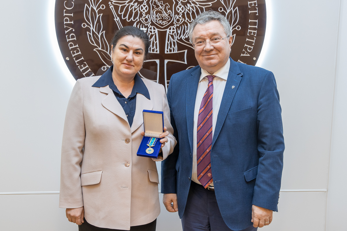 Профессор ГИ СПбПУ Валерия ЧЕРНЯВСКАЯ награждена золотой медалью «Единства народа Казахстана» 