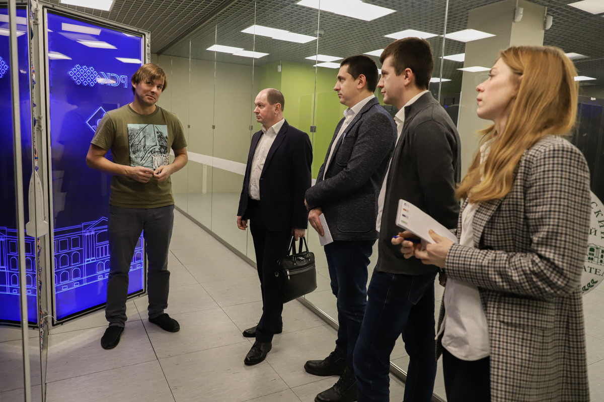 Представители ОМК посетили Суперкомпьютерный центр «Политехнический» Представители ОМК посетили Суперкомпьютерный центр «Политехнический»