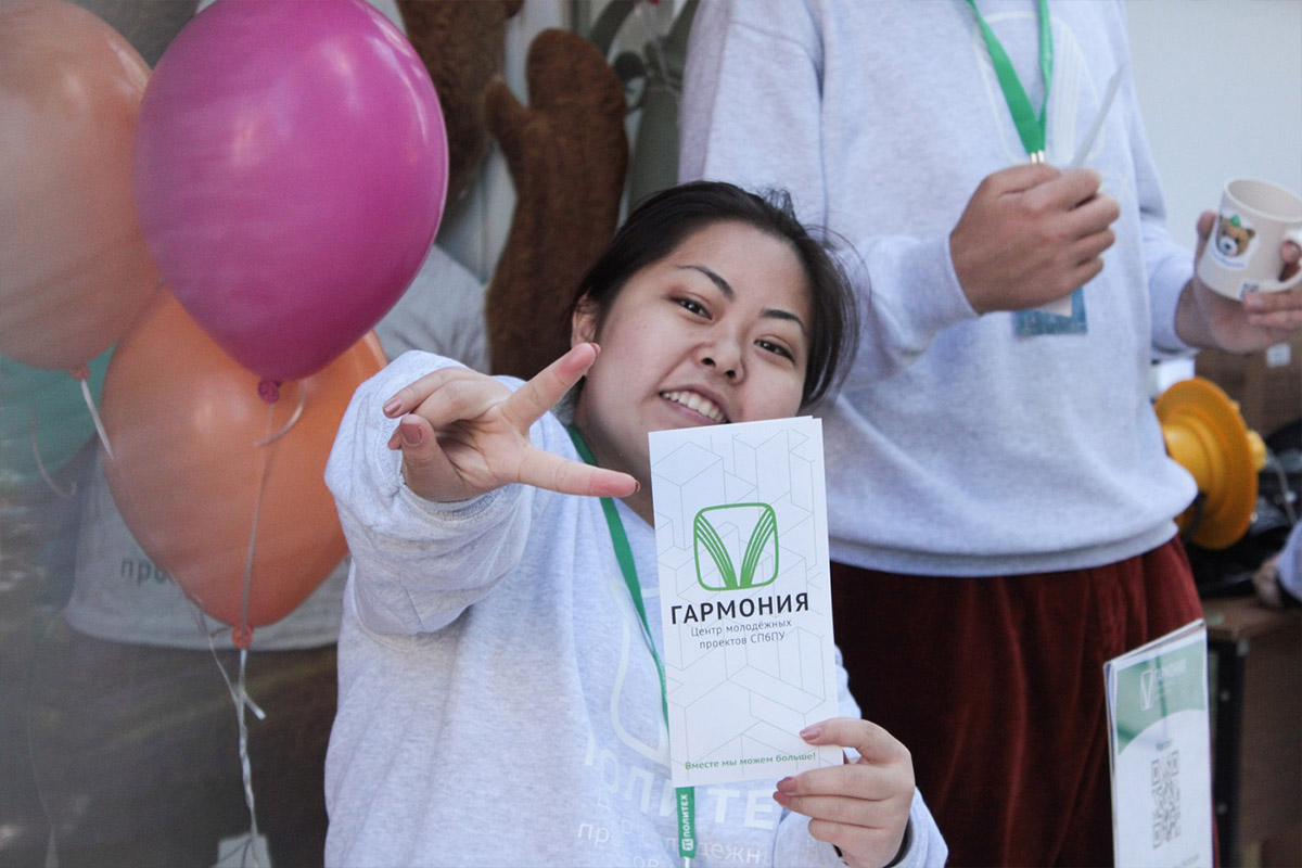 Виолетта ЛИ занимается организацией волонтёрской деятельности в СПбПУ с 2018 года 