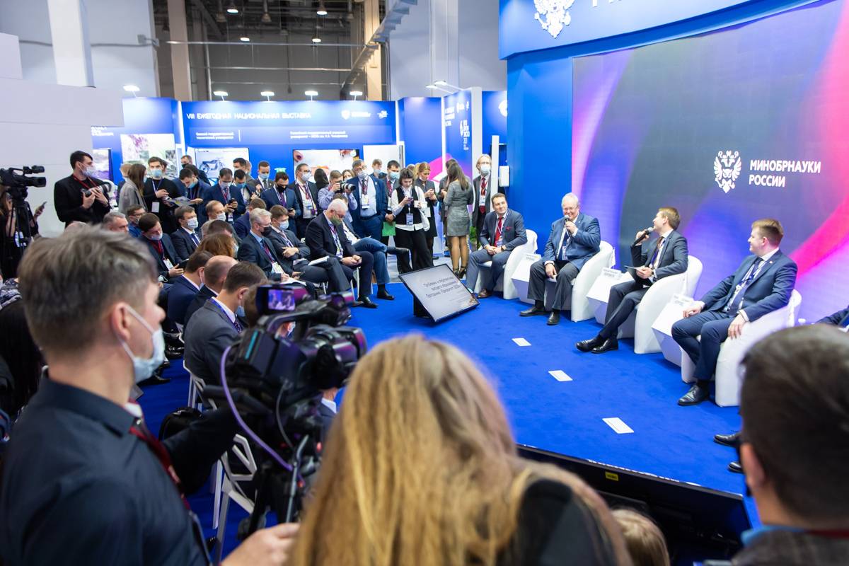 Алексей Боровков выступил на лекции-дискуссии «Проблемы и перспективы высшего образования. Программа «Приоритет-2030» 