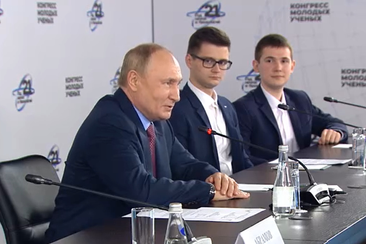 Президент встретился с участниками Конгресса молодых ученых 