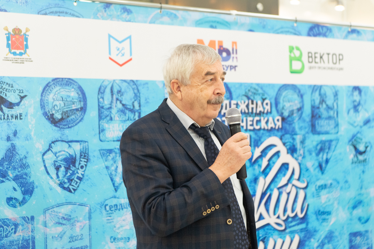 С напутствием к добровольцам обратился руководитель административного аппарата ректора СПбПУ Владимир ГЛУХОВ 