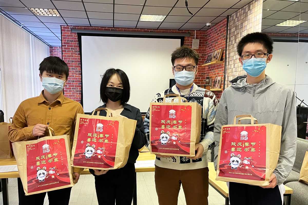 Студенты СПбПУ из Китая получили подарки к Новому году от Генерального консульства КНР в Китае 