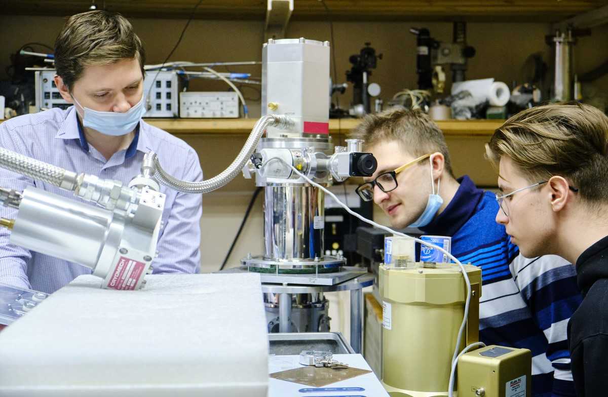 Сотрудники ВИФШ провели зимнюю школу по физике для будущих магистров 