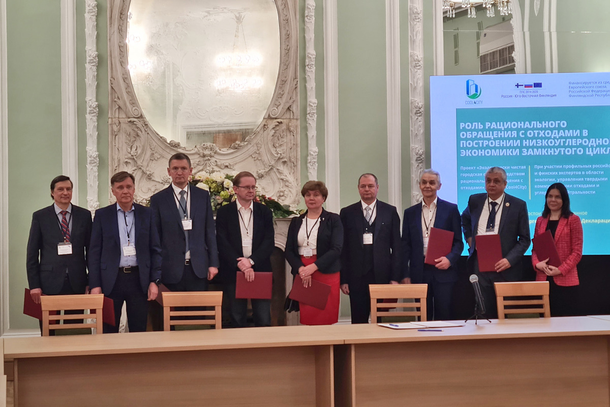 Церемония подписания Санкт-Петербургской карбоновой декларации прошло в рамках международного круглого стола Санкт-Петербургской торгово-промышленной палаты 