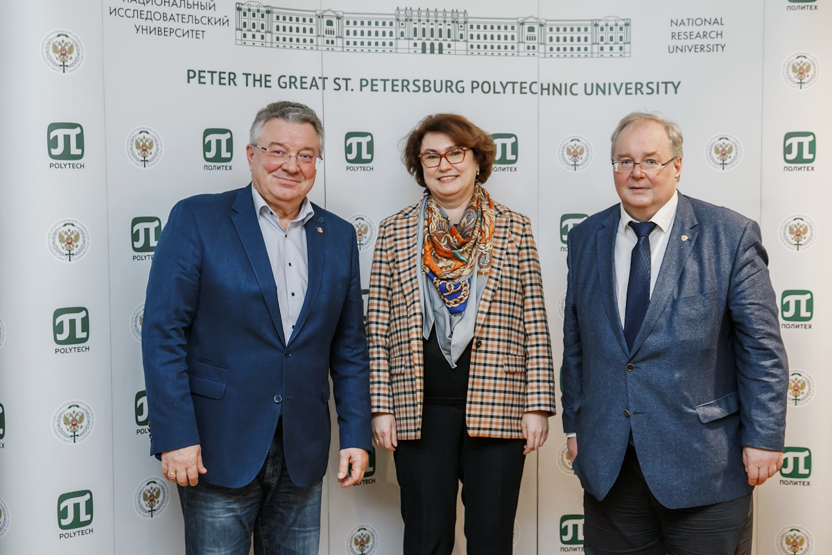 Ректор СПбПУ Андрей Рудской, ректор ННГУ Елена Загайнова и проректор по цифровой трансформации СПбПУ Алексей Боровков 