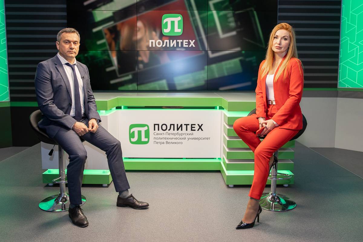Директор дирекции ИТАТ Антон Думин дал интервью в телестудии Политеха 