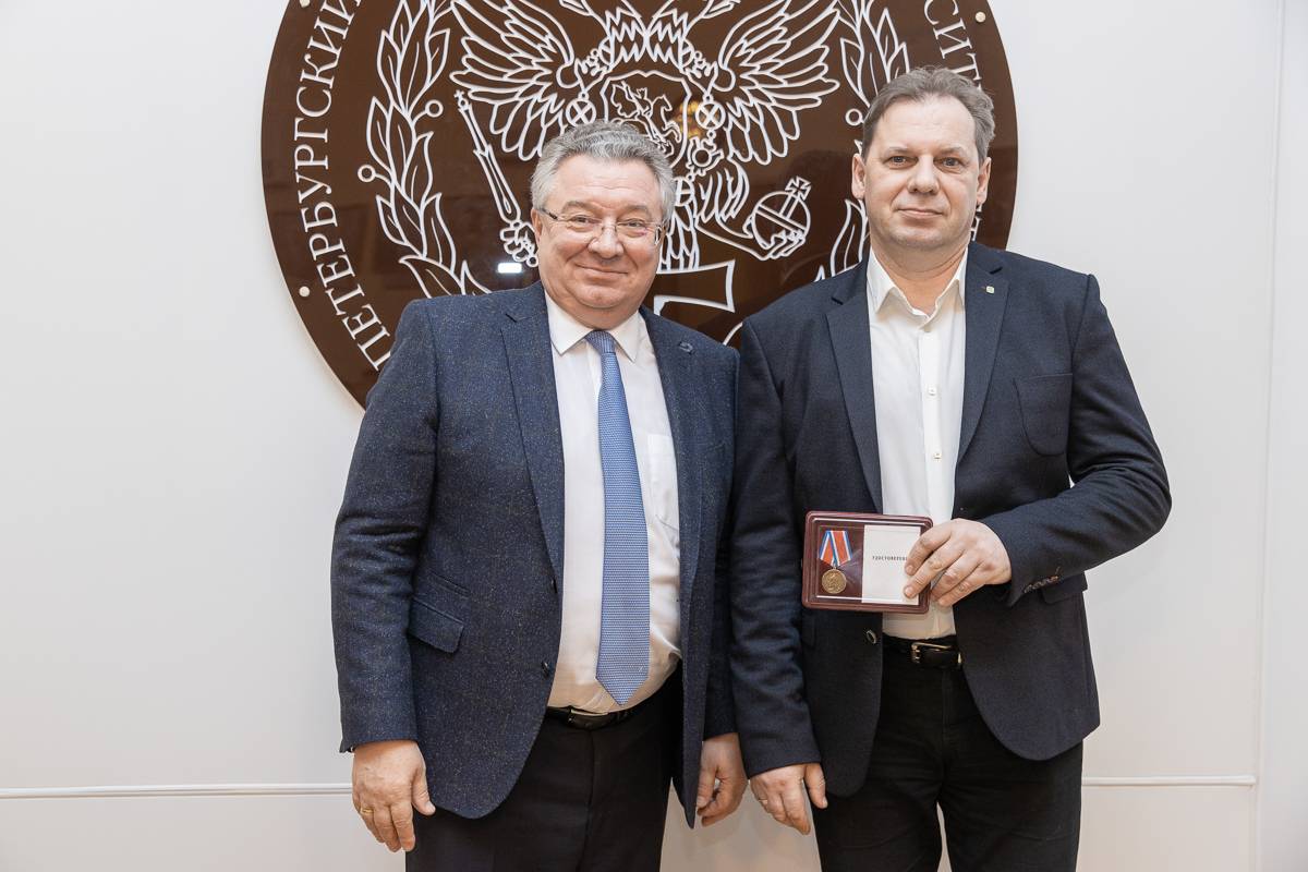Директор Музея истории СПбПУ Валерий Климов получил медаль «Александра Невского» 