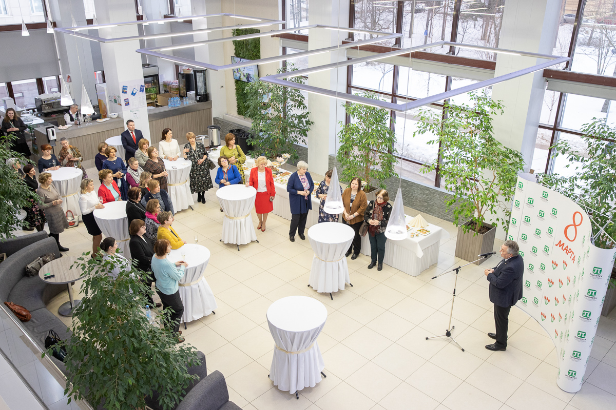 Ректор СПбПУ академик РАН Андрей Рудской поздравил женщин Политеха с Международным женским днем 