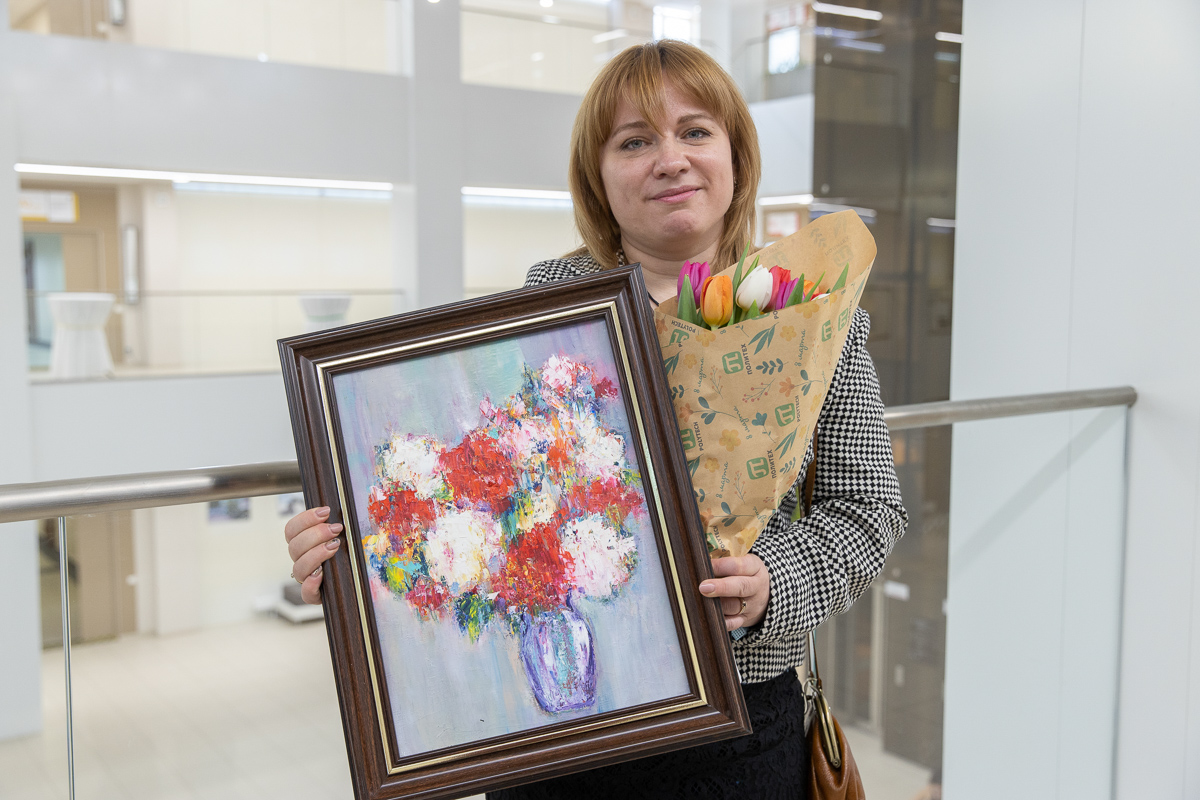 Завершилось мероприятие вручением подарков 