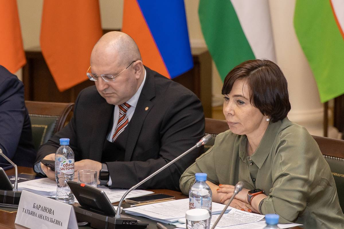 В заседании Экспертного совета приняли участие представители СПбПУ — директор Высшей школы юриспруденции и судебно-технической экспертизы Гуманитарного института (ГИ) Дмитрий Мохоров и директор Высшей школы инженерной педагогики, психологии и прикладной лингвистики ГИ Татьяна Баранова 