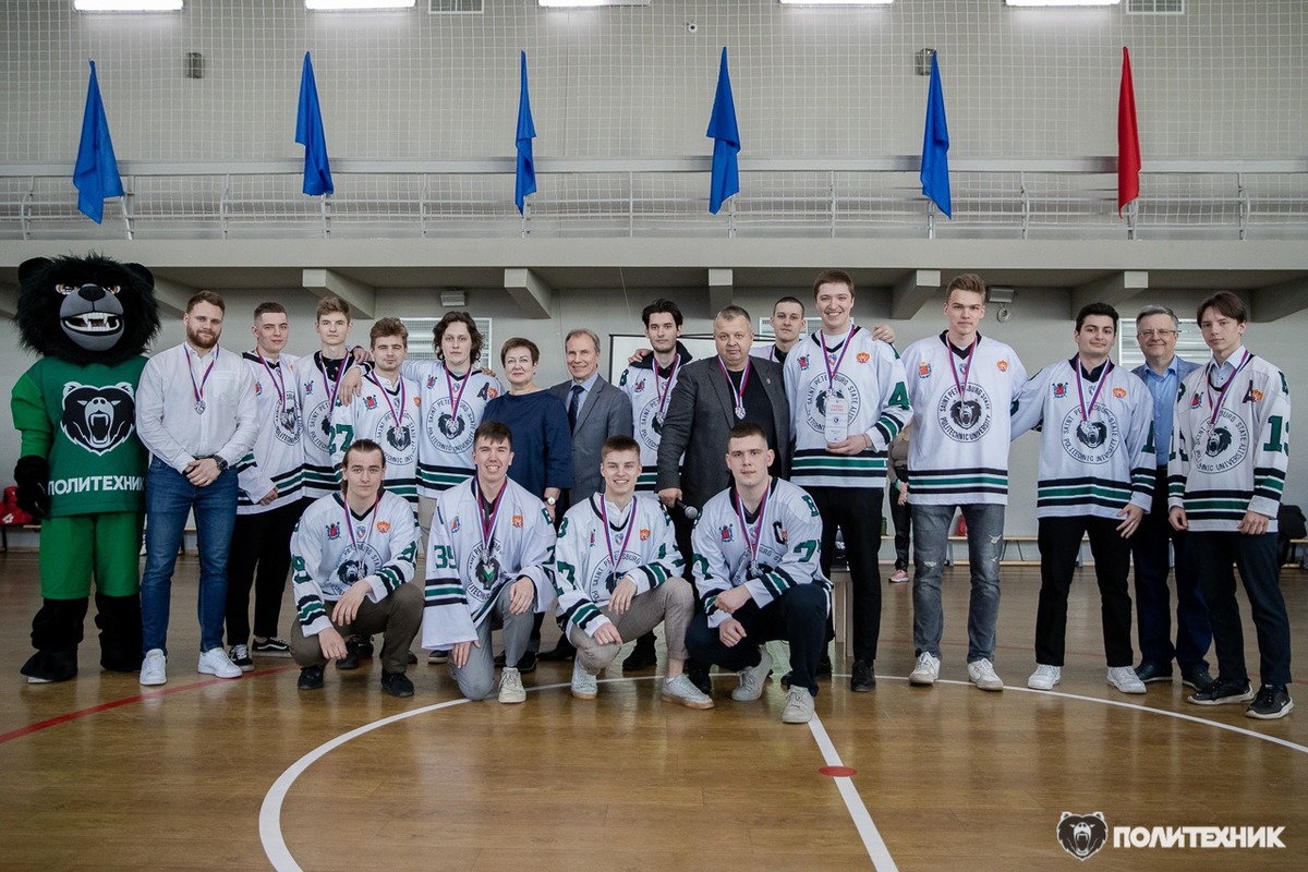 Награды получила сборная Политеха по хоккею 