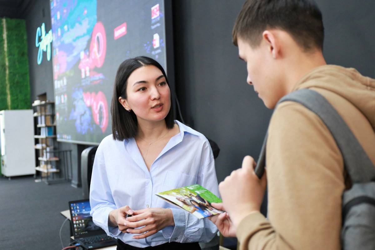 Студенты Satbayev University задавали вопросы о Международной политехнической летней школе СПбПУ 