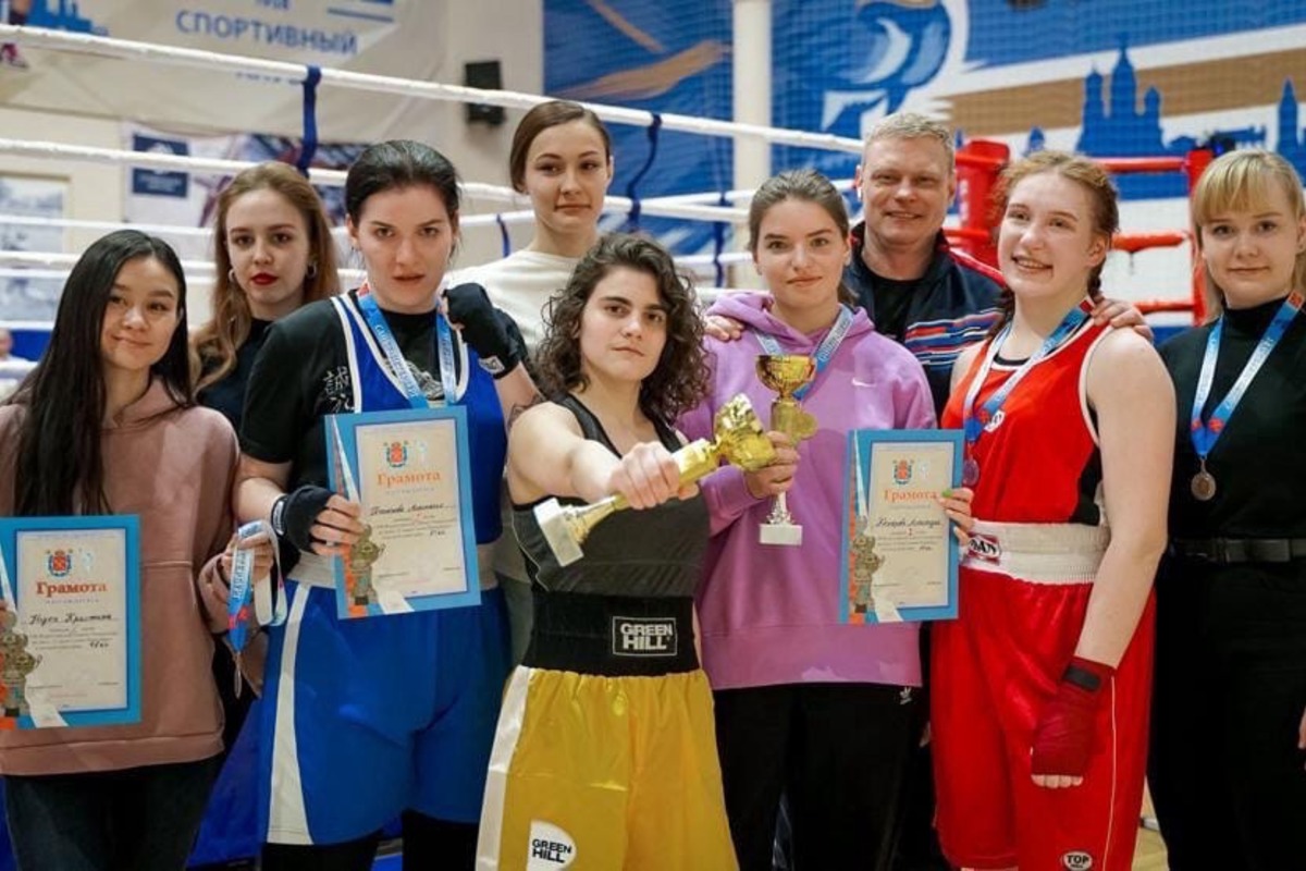 Женская сборная Политеха по боксу с тренером Андреем Скороходовым